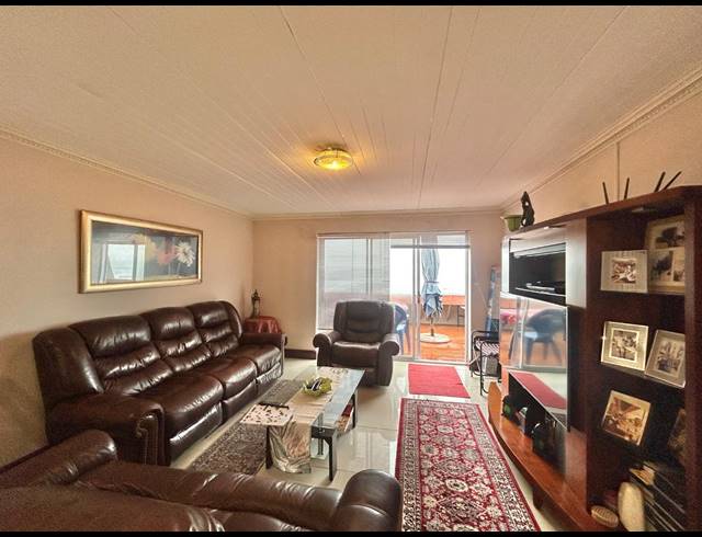 3 BEDROOM APARTMENT FOR SALE IN FERREIRA TOWN